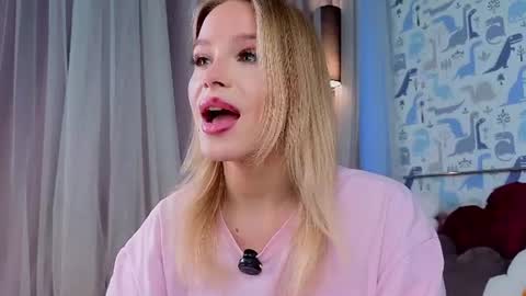 Snapshot of sheliamuyres chatting on 06.23.26 Lina online show from 06.23.26