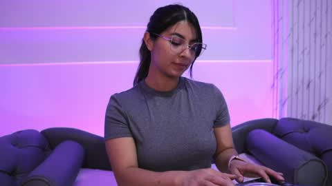  Transmission schedule Monday - Friday 715 am to 200 pm time Colombia  online show from 01.21.25