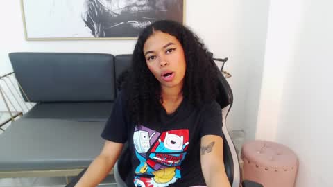 Snapshot of shenna_brunette_ chatting on 12.03.24 Shenna online show from 12.03.24