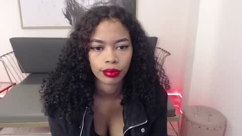Snapshot of shenna_brunette_ chatting on 12.06.24 Shenna online show from 12.06.24