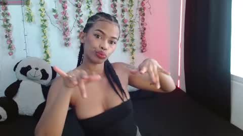 Snapshot of shenna_brunette_ chatting on 10.08.25 Shenna online show from 10.08.25