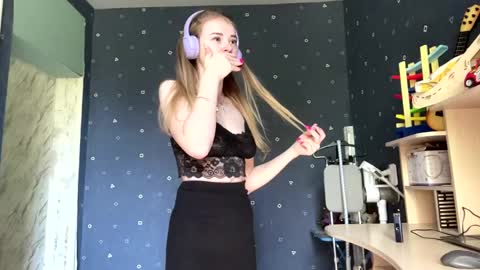 Snapshot of sherlyncreagh chatting on 05.19.26 Kaayy online show from 05.19.26