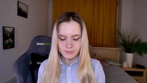 Snapshot of sherributlers chatting on 04.25.26 Sweet Sherri online show from 04.25.26