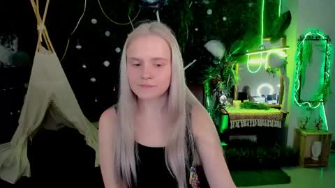 Snapshot of sherributlers chatting on 05.28.26 Sweet Sherri online show from 05.28.26