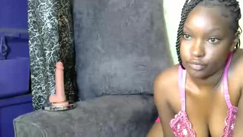 Snapshot of sherry_comet chatting on 12.04.25 sherry online show from 12.04.25