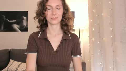 Snapshot of shesleepsnaked chatting on 04.14.26 shesleepsnaked online show from 04.14.26