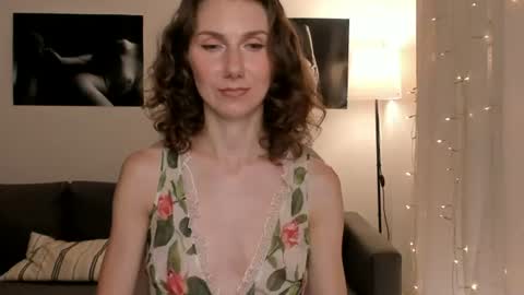 Snapshot of shesleepsnaked chatting on 06.22.26 shesleepsnaked online show from 06.22.26