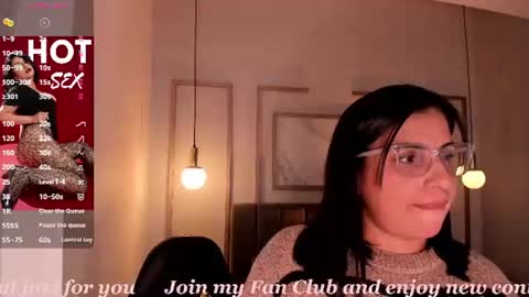 Snapshot of sheyla_hills_ chatting on 06.17.26 Sheyla online show from 06.17.26