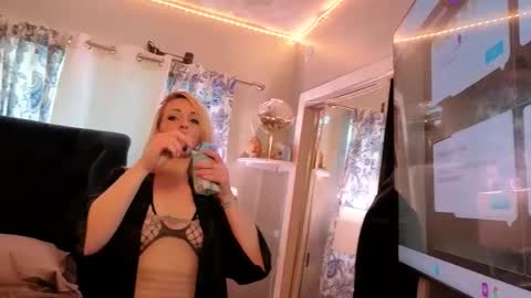 Snapshot of shineboxx chatting on 03.04.26 lia pnelli online show from 03.04.26