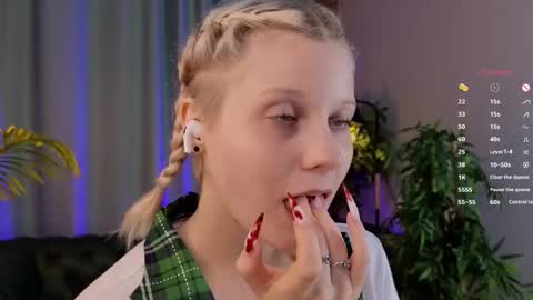 help me reach my first 25 thumbs up online show from 11.11.25