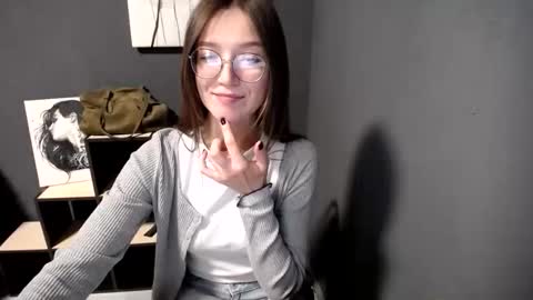 Snapshot of shining_pearl chatting on 05.25.26 Jesica online show from 05.25.26