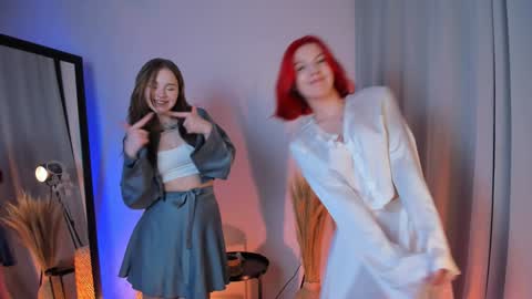 Snapshot of shiny_bell chatting on 01.21.25 Bell 3 Next broadcast online show from 01.21.25