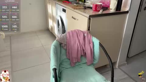 Snapshot of shirayuki_hime chatting on 12.21.25 Im Lilu Rosenblum Guys I have ----Ill be glad to see you there online show from 12.21.25