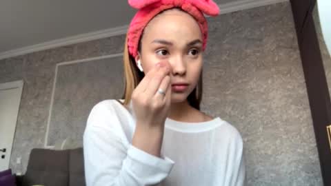 Snapshot of shonajaved chatting on 02.23.26 Rosa online show from 02.23.26