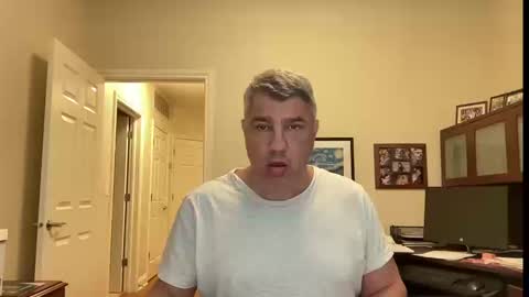 Snapshot of showmet chatting on 09.20.25 Chicago Guy online show from 09.20.25