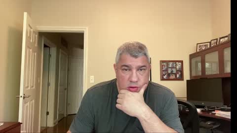 Snapshot of showmet chatting on 09.30.25 Chicago Guy online show from 09.30.25