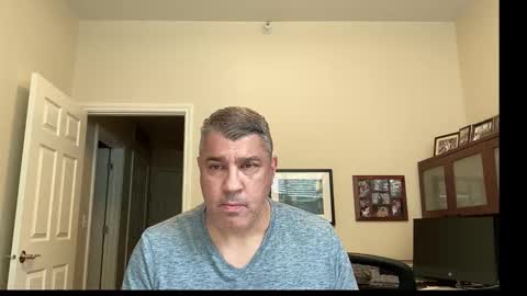 Snapshot of showmet chatting on 10.18.25 Chicago Guy online show from 10.18.25