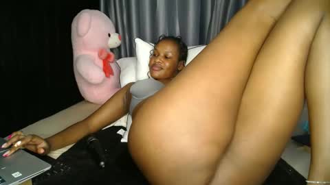 Snapshot of shugacubee chatting on 02.08.25 EVA online show from 02.08.25