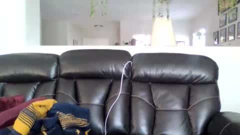 Snapshot of shwmeyours chatting on 10.25.25 shwmeyours online show from 10.25.25