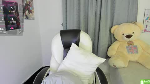 Nahomy online show from 02.05.25