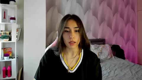 Snapshot of shy_bambiii chatting on 01.19.25 Mika online show from 01.19.25