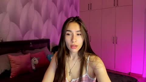 Snapshot of shy_bambiii chatting on 01.28.25 Mika online show from 01.28.25