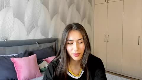 Snapshot of shy_bambiii chatting on 02.24.25 Mika online show from 02.24.25