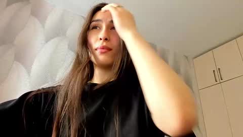 Snapshot of shy_bambiii chatting on 03.04.25 Mika online show from 03.04.25