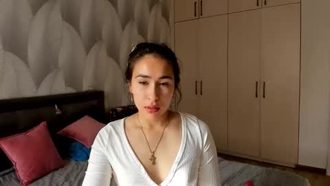 Snapshot of shy_bambiii chatting on 09.25.25 Mika online show from 09.25.25