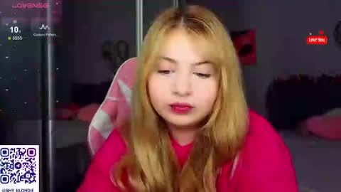 Snapshot of shy_blondiee chatting on 01.31.25 Molly online show from 01.31.25