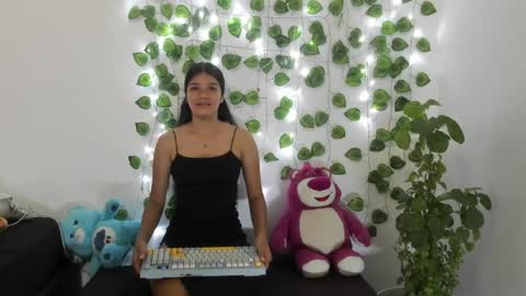 Snapshot of shy_brunnette chatting on 05.14.26 Canela online show from 05.14.26