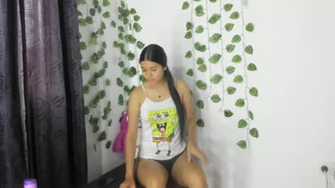 Snapshot of shy_brunnette chatting on 05.23.26 Canela online show from 05.23.26