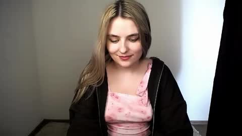 Snapshot of shy_sabrina_ chatting on 04.14.26 shy_sabrina_ online show from 04.14.26