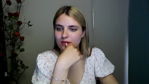 Snapshot of shy_sabrina_ chatting on 04.17.26 shy_sabrina_ online show from 04.17.26