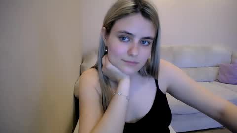Snapshot of shy_sabrina_ chatting on 04.27.26 shy_sabrina_ online show from 04.27.26
