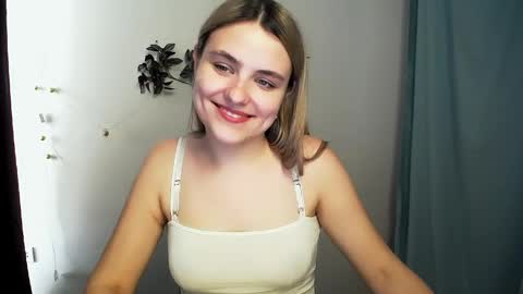 Snapshot of shy_sabrina_ chatting on 05.13.26 shy_sabrina_ online show from 05.13.26