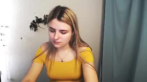 Snapshot of shy_sabrina_ chatting on 05.20.26 shy_sabrina_ online show from 05.20.26