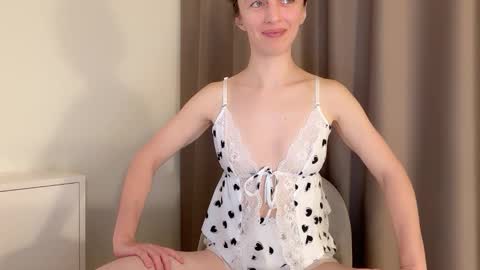 Snapshot of shy_schoolgirl_ chatting on 03.08.26 shy_schoolgirl_ online show from 03.08.26