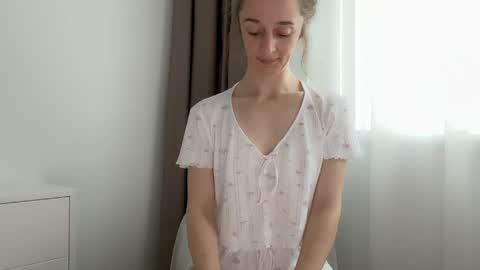 Snapshot of shy_schoolgirl_ chatting on 05.08.26 shy_schoolgirl_ online show from 05.08.26