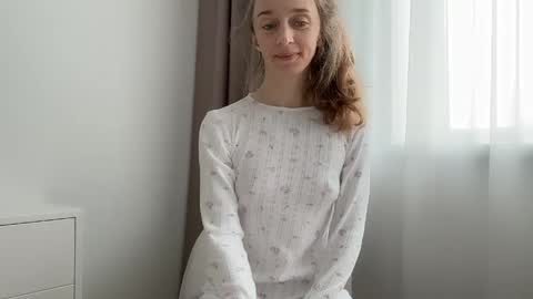 Snapshot of shy_schoolgirl_ chatting on 05.09.26 shy_schoolgirl_ online show from 05.09.26