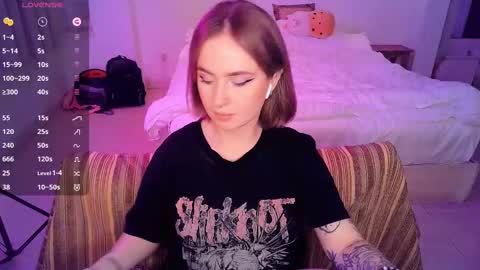 Snapshot of shyfoxxxy chatting on 02.23.25 Effie online show from 02.23.25