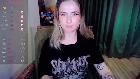 Snapshot of shyfoxxxy chatting on 10.17.25 Effie online show from 10.17.25