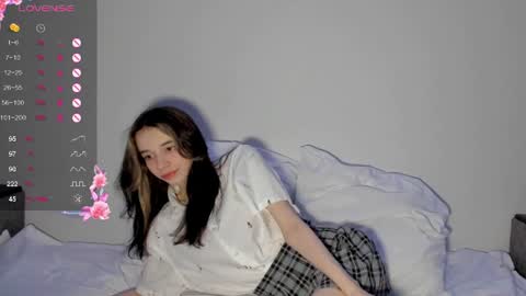Snapshot of shylinaa chatting on 06.17.26 shylinaa online show from 06.17.26