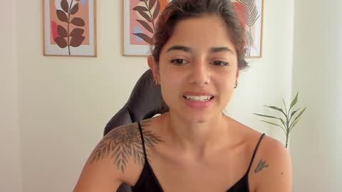 Snapshot of shylittlebunny chatting on 01.14.25 shylittlebunny online show from 01.14.25