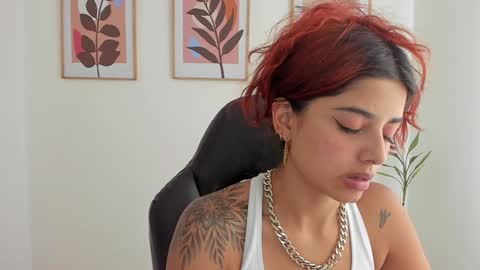 Snapshot of shylittlebunny chatting on 01.14.25 shylittlebunny online show from 01.14.25