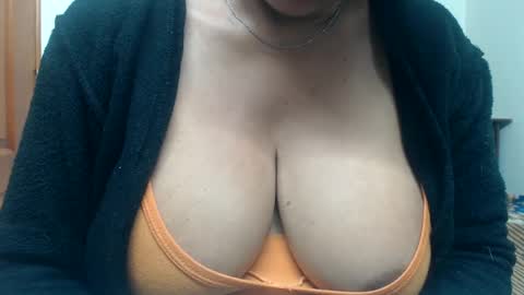 Snapshot of siblley chatting on 02.13.25 sara online show from 02.13.25