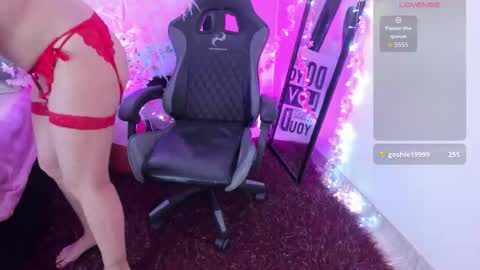 Snapshot of siena_fox chatting on 03.26.26 Siena online show from 03.26.26