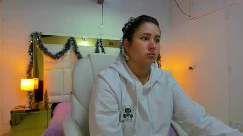 Sienna  online show from 12.17.25