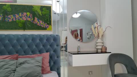 Sienna online show from 09.16.25