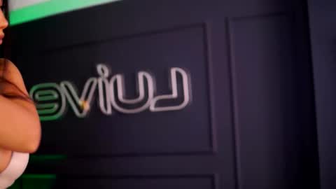 Sienna online show from 10.20.25